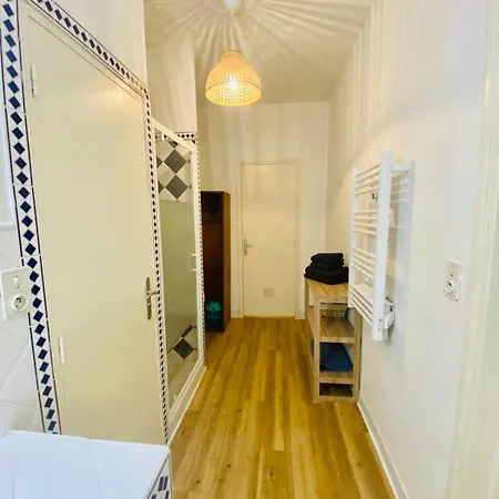 Hyper Centre - Ecusson Апартаменты *