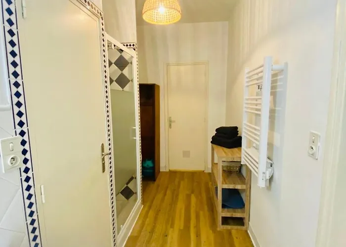 Hyper Centre - Ecusson Апартаменты *